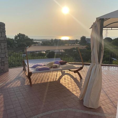 Domus Parva - Villa Con Bio-Piscina, Spa Privata E Appartamenti Panoramici Баколі Екстер'єр фото