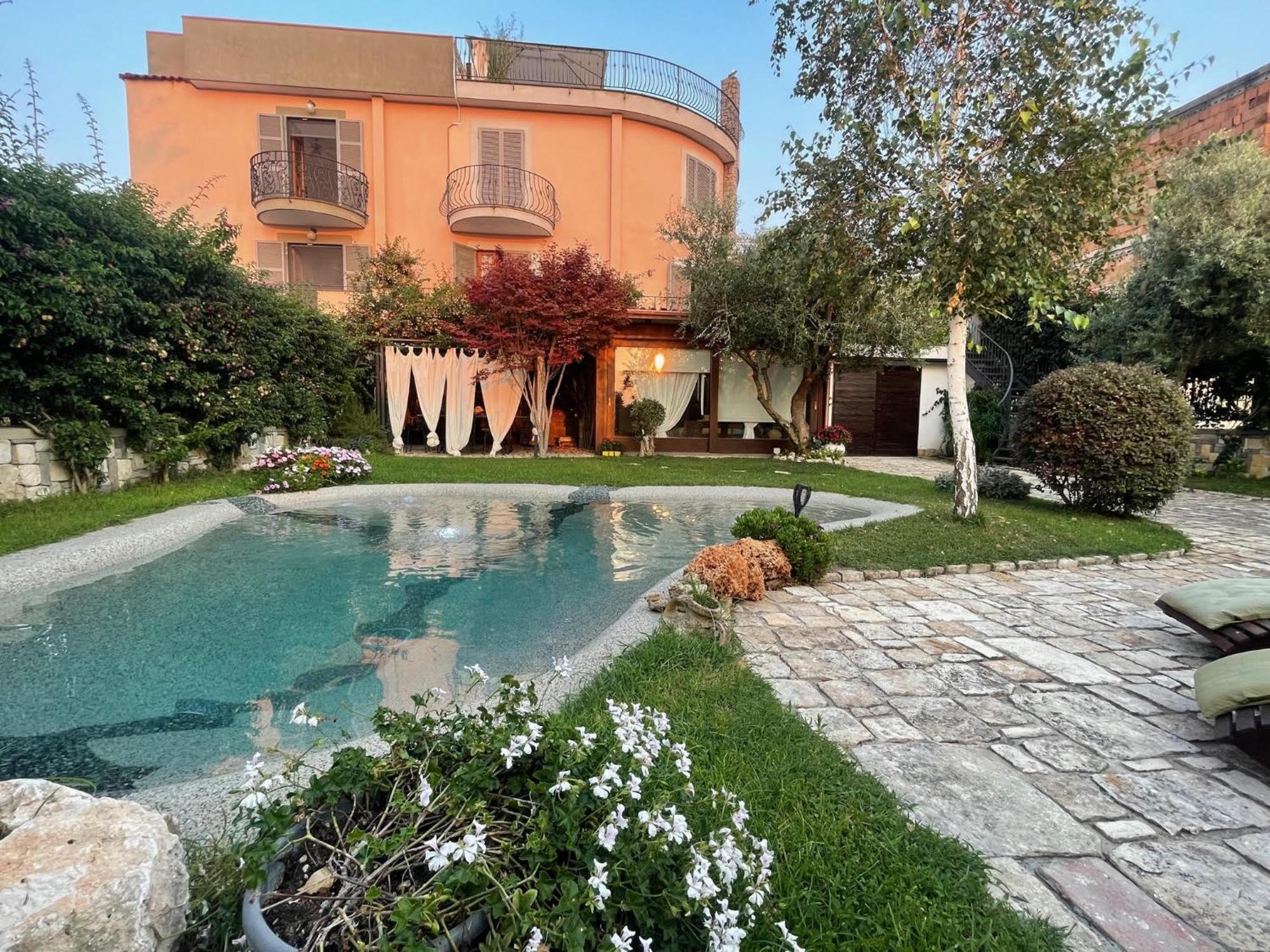Domus Parva - Villa Con Bio-Piscina, Spa Privata E Appartamenti Panoramici Баколі Екстер'єр фото