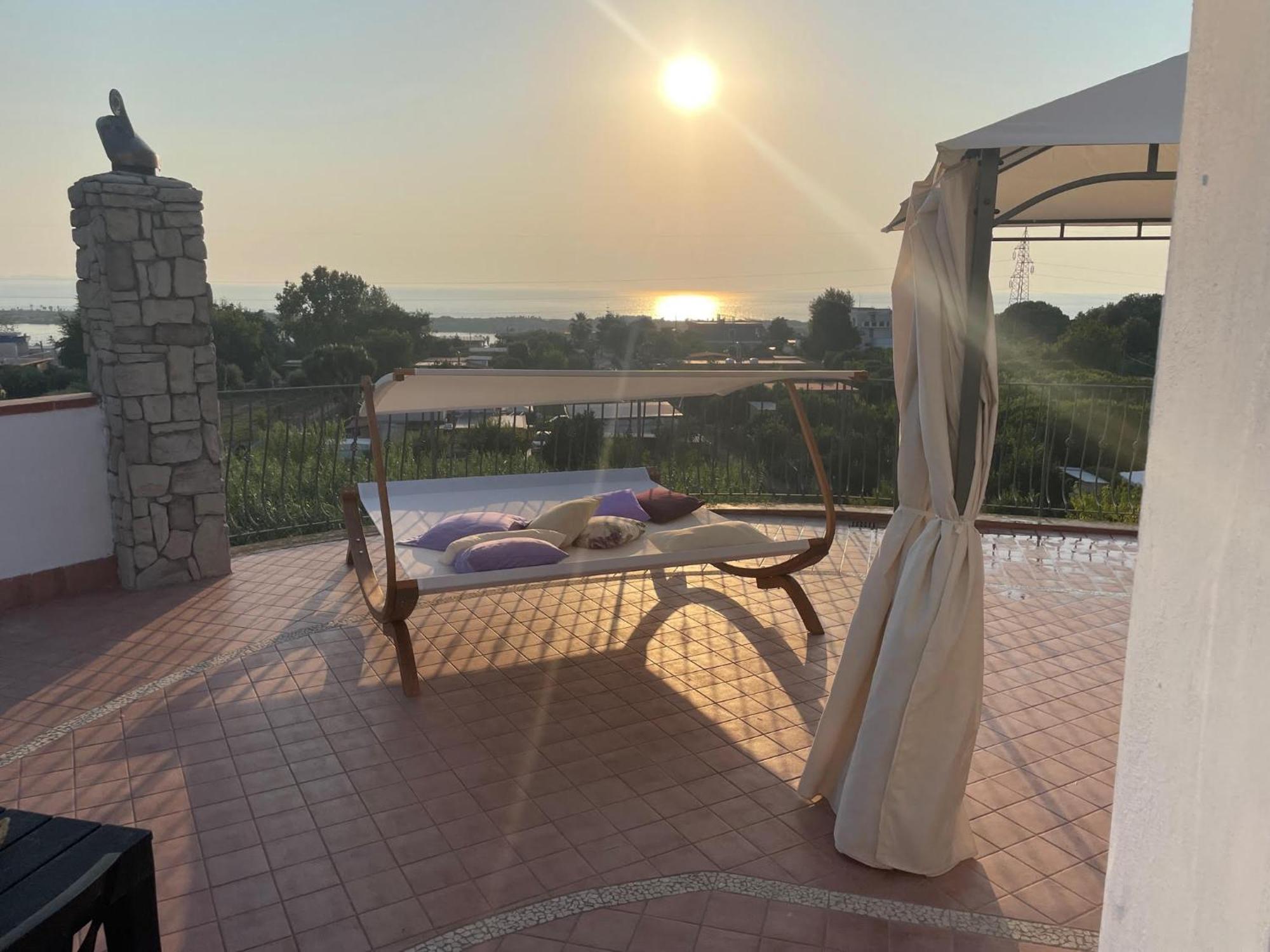 Domus Parva - Villa Con Bio-Piscina, Spa Privata E Appartamenti Panoramici Баколі Екстер'єр фото