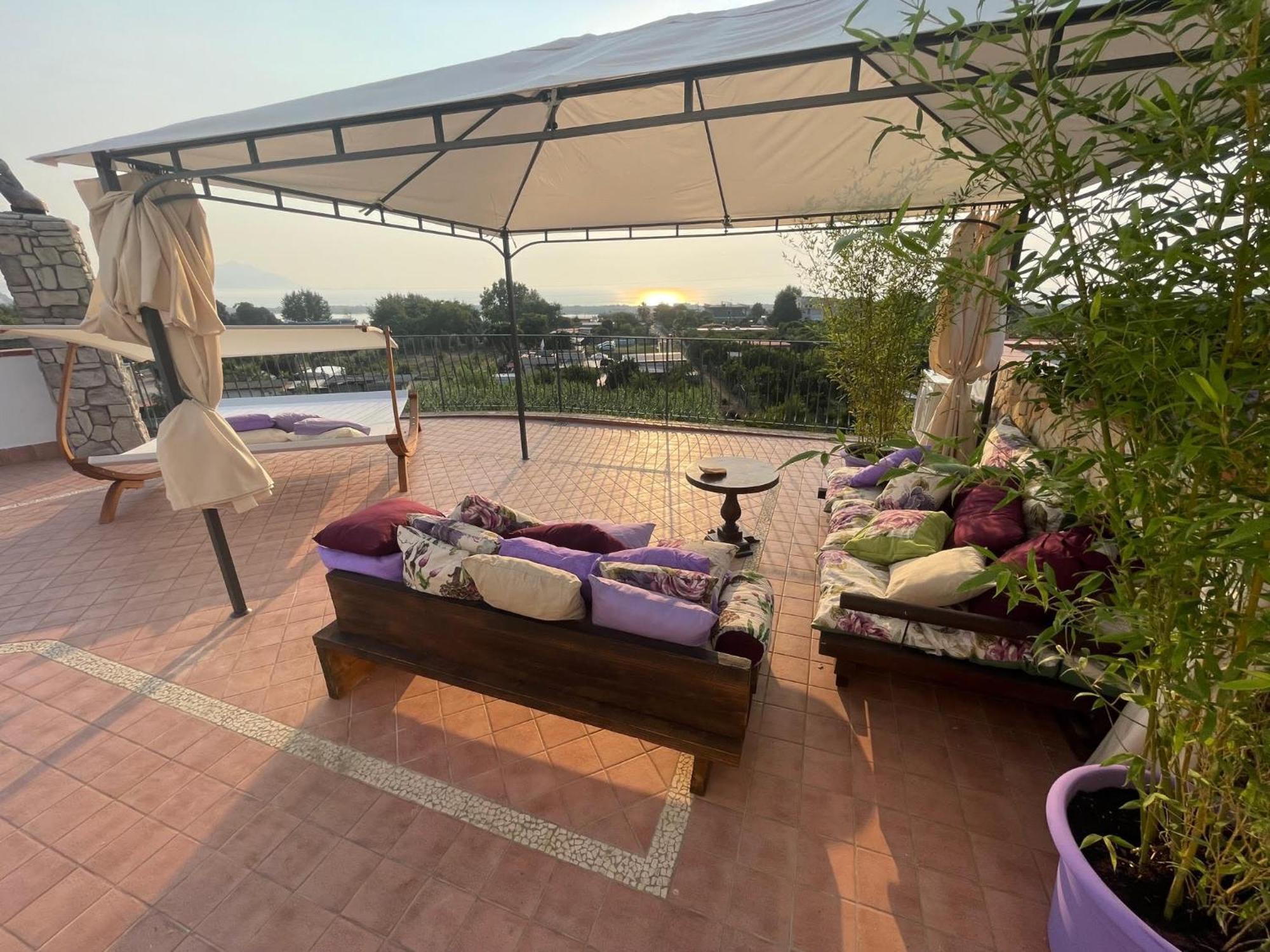 Domus Parva - Villa Con Bio-Piscina, Spa Privata E Appartamenti Panoramici Баколі Екстер'єр фото