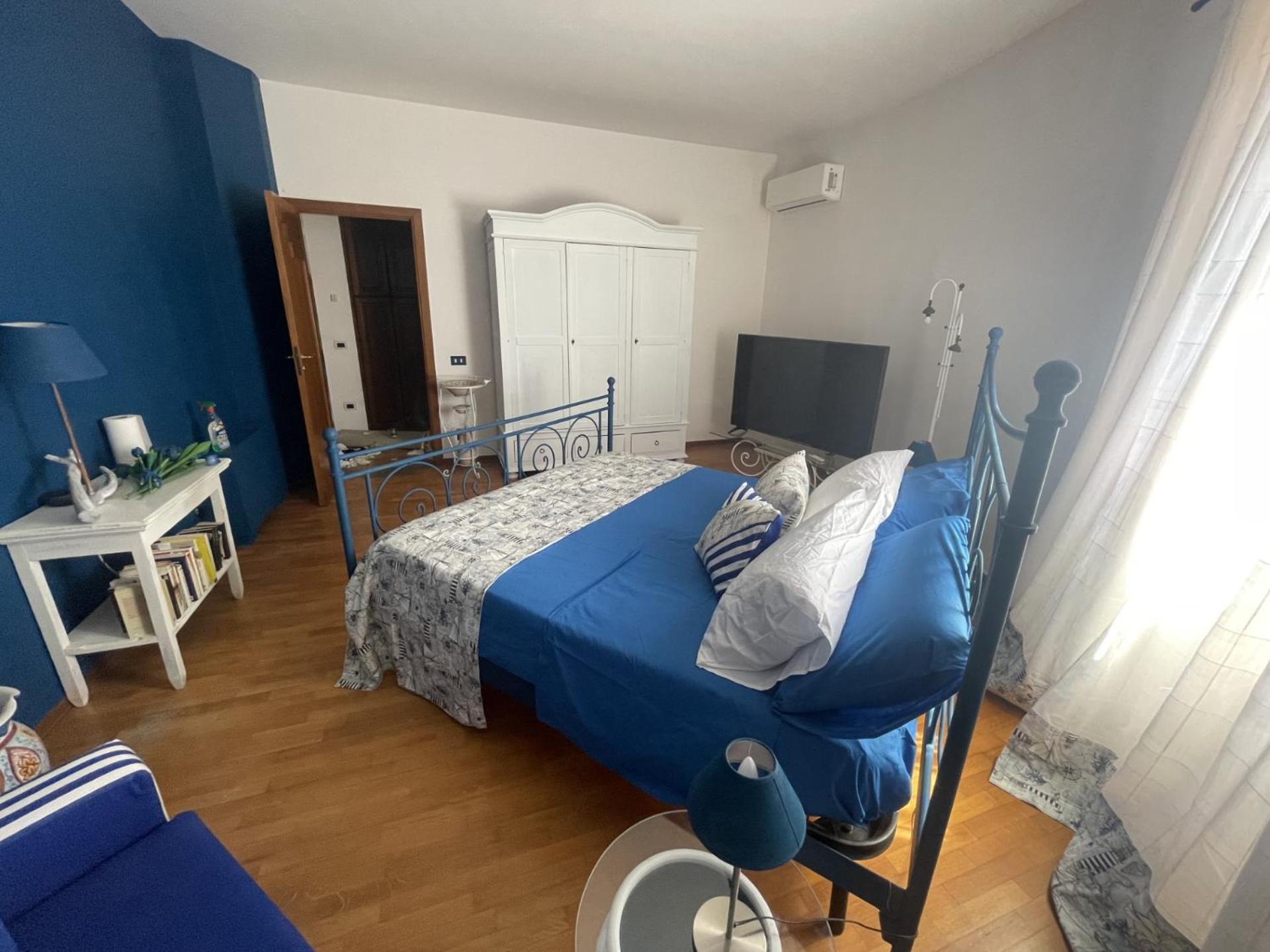 Domus Parva - Villa Con Bio-Piscina, Spa Privata E Appartamenti Panoramici Баколі Екстер'єр фото